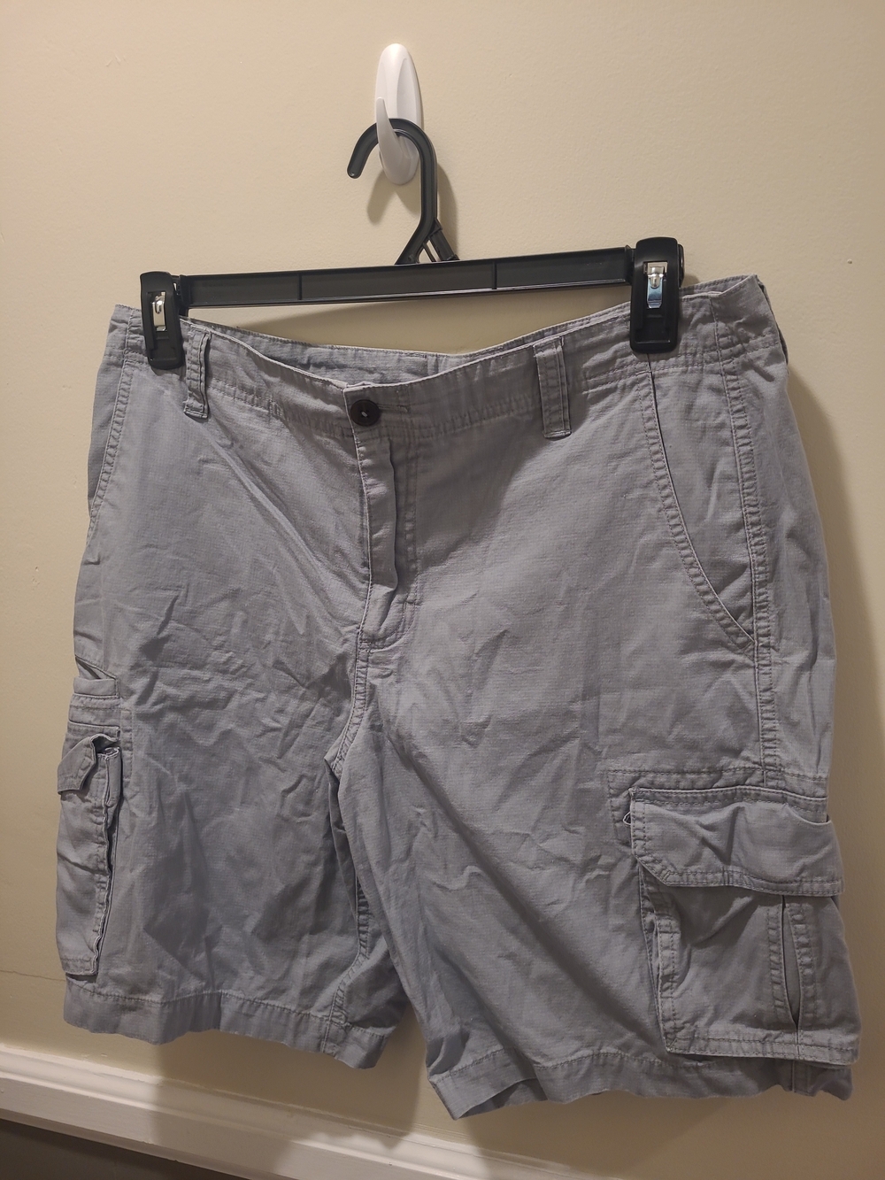 Magellan Men Gray Khaki Shorts 32 Outdoors Hiking Chino READ